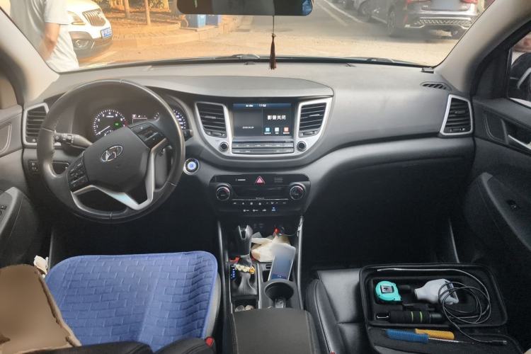 Used Hyundai Tucson 2018 1.6T Dual-Clutch Two-Wheel Drive 15th Anniversary Special Edition Center Console