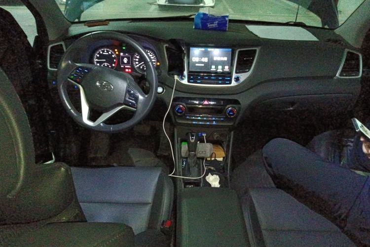 Used Hyundai Tucson 2018 1.6T Dual-Clutch Two-Wheel Drive 15th Anniversary Special Edition Center Console