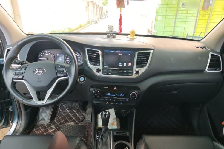 Used Hyundai Tucson 2018 1.6T Dual-Clutch Two-Wheel Drive 15th Anniversary Special Edition Center Console