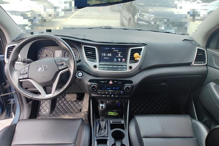 Used Hyundai Tucson 2018 1.6T Dual-Clutch Two-Wheel Drive 15th Anniversary Special Edition Center Console