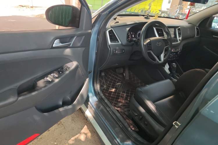 Used Hyundai Tucson 2018 1.6T Dual-Clutch Two-Wheel Drive 15th Anniversary Special Edition Driver Seat