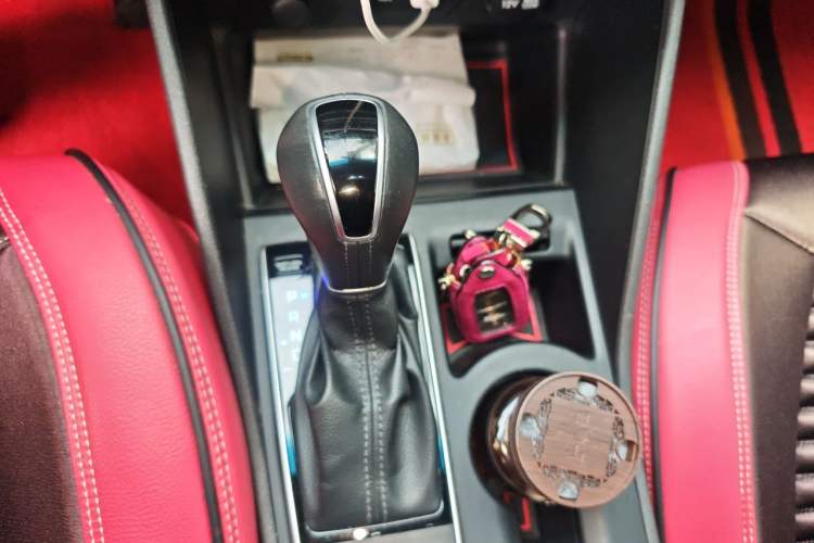 Used Hyundai Tucson 2018 1.6T Dual-Clutch Two-Wheel Drive 15th Anniversary Special Edition Gear Lever