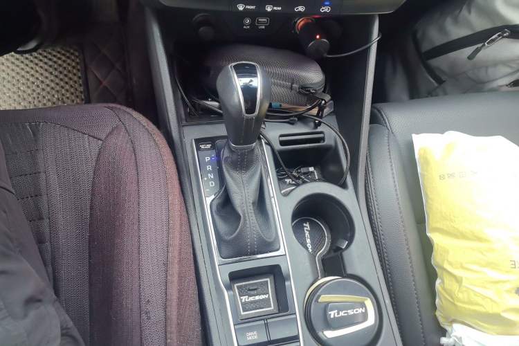 Used Hyundai Tucson 2018 1.6T Dual-Clutch Two-Wheel Drive 15th Anniversary Special Edition Gear Lever