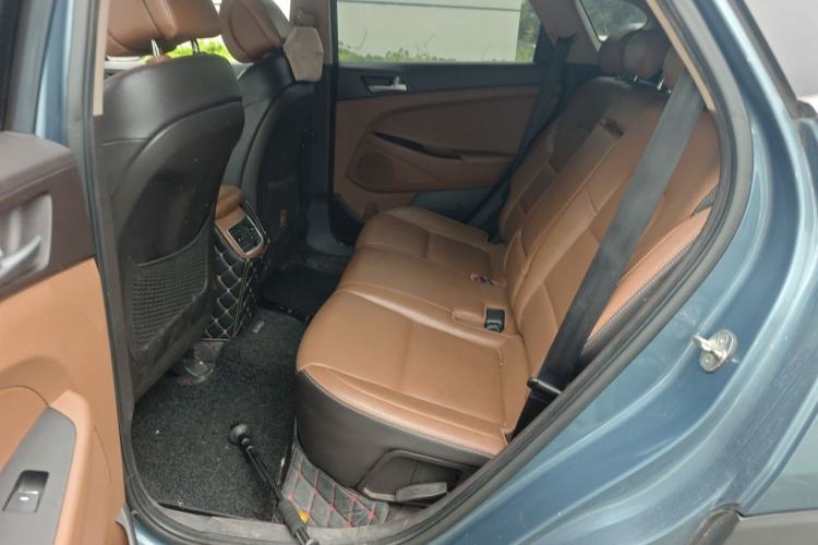 Used Hyundai Tucson 2018 1.6T Dual-Clutch Two-Wheel Drive 15th Anniversary Special Edition Left Rear Seat