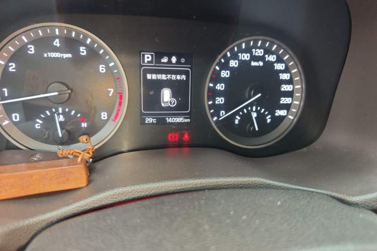 Used Hyundai Tucson 2018 1.6T Dual-Clutch Two-Wheel Drive 15th Anniversary Special Edition Odometer Close Up