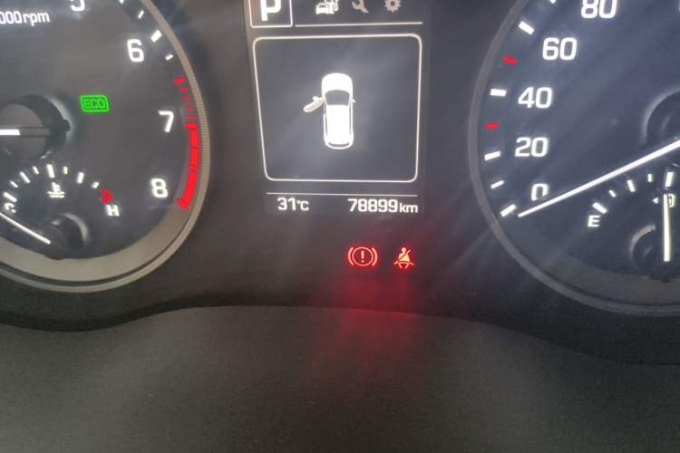 Used Hyundai Tucson 2018 1.6T Dual-Clutch Two-Wheel Drive 15th Anniversary Special Edition Odometer Close Up