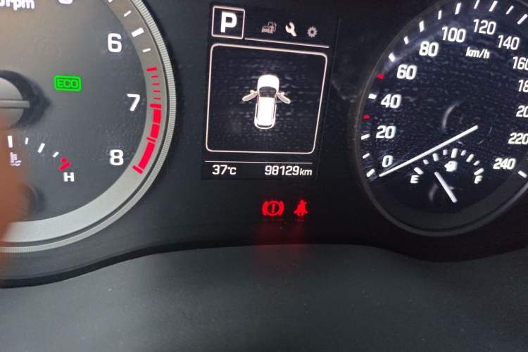 Used Hyundai Tucson 2018 1.6T Dual-Clutch Two-Wheel Drive 15th Anniversary Special Edition Odometer Close Up