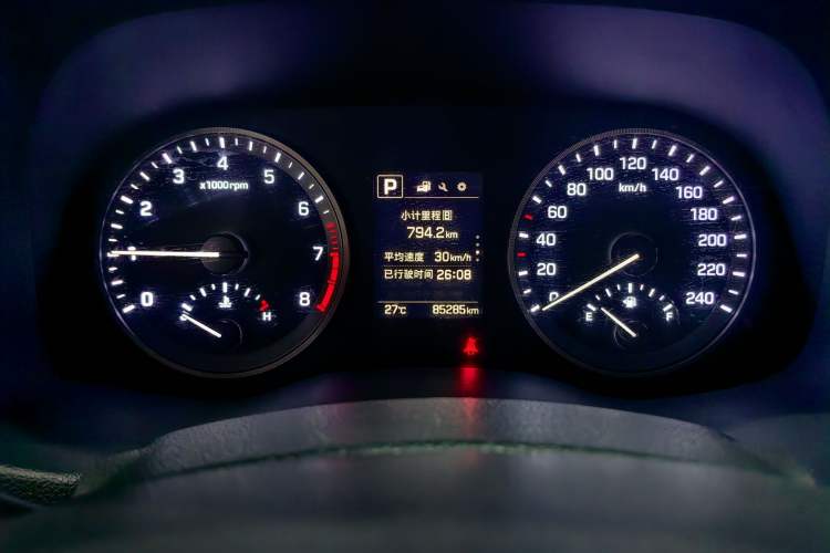 Used Hyundai Tucson 2018 1.6T Dual-Clutch Two-Wheel Drive 15th Anniversary Special Edition Odometer Close Up