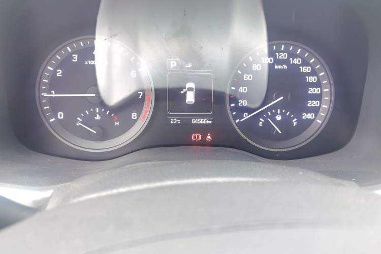 Used Hyundai Tucson 2018 1.6T Dual-Clutch Two-Wheel Drive 15th Anniversary Special Edition Odometer Close Up