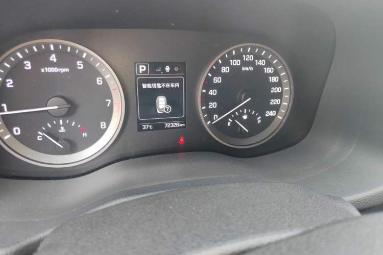 Used Hyundai Tucson 2018 1.6T Dual-Clutch Two-Wheel Drive 15th Anniversary Special Edition Odometer Close Up