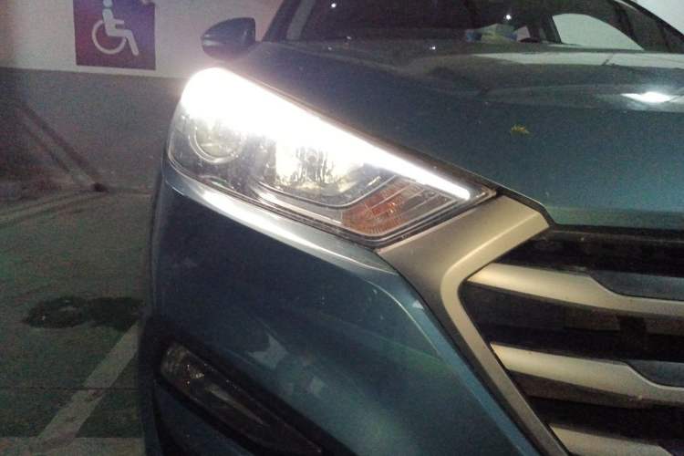 Used Hyundai Tucson 2018 1.6T Dual-Clutch Two-Wheel Drive 15th Anniversary Special Edition Right Front Headlight