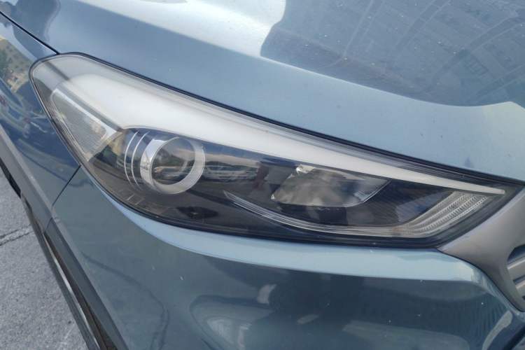 Used Hyundai Tucson 2018 1.6T Dual-Clutch Two-Wheel Drive 15th Anniversary Special Edition Right Front Headlight