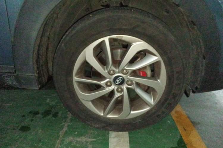Used Hyundai Tucson 2018 1.6T Dual-Clutch Two-Wheel Drive 15th Anniversary Special Edition Right Front Wheel Hub