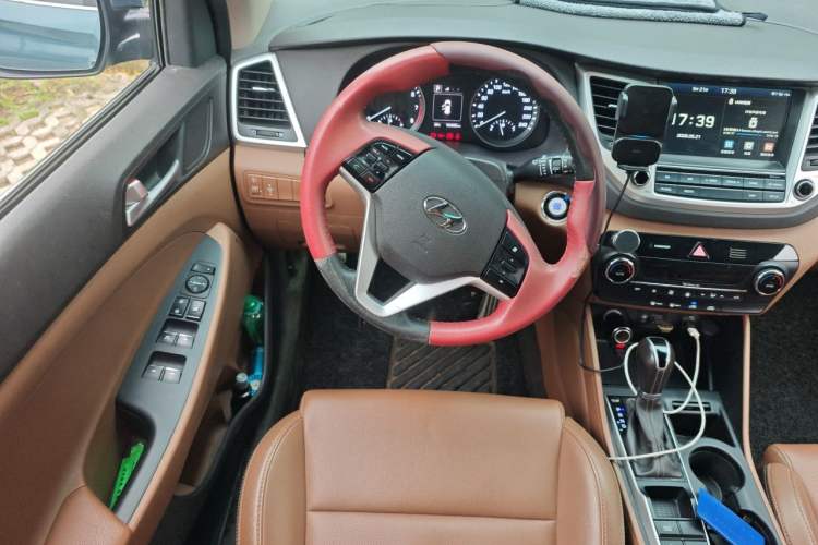 Used Hyundai Tucson 2018 1.6T Dual-Clutch Two-Wheel Drive 15th Anniversary Special Edition Steering Wheel