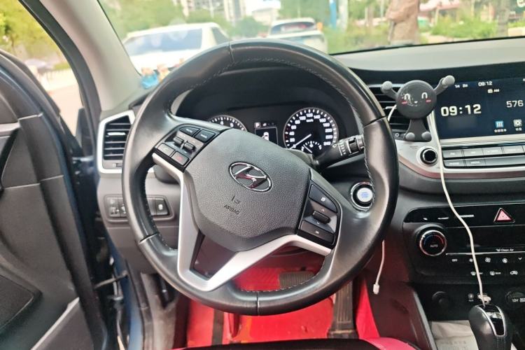 Used Hyundai Tucson 2018 1.6T Dual-Clutch Two-Wheel Drive 15th Anniversary Special Edition Steering Wheel