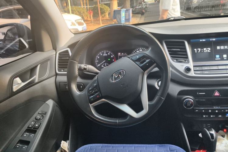 Used Hyundai Tucson 2018 1.6T Dual-Clutch Two-Wheel Drive 15th Anniversary Special Edition Steering Wheel