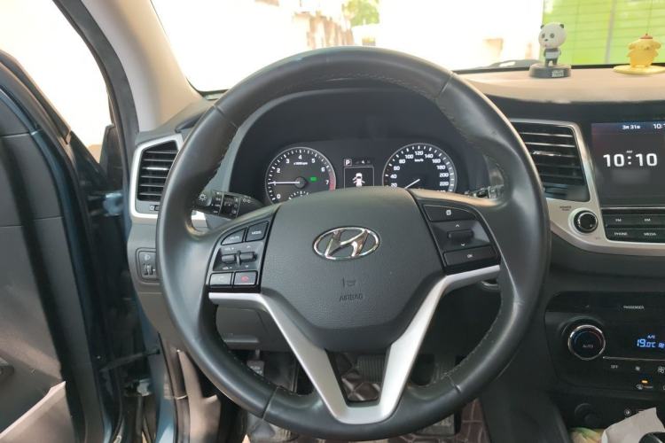Used Hyundai Tucson 2018 1.6T Dual-Clutch Two-Wheel Drive 15th Anniversary Special Edition Steering Wheel