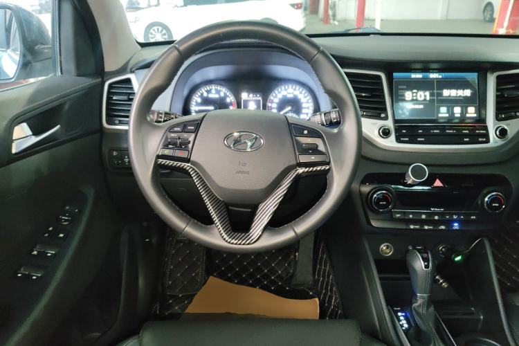 Used Hyundai Tucson 2018 1.6T Dual-Clutch Two-Wheel Drive 15th Anniversary Special Edition Steering Wheel
