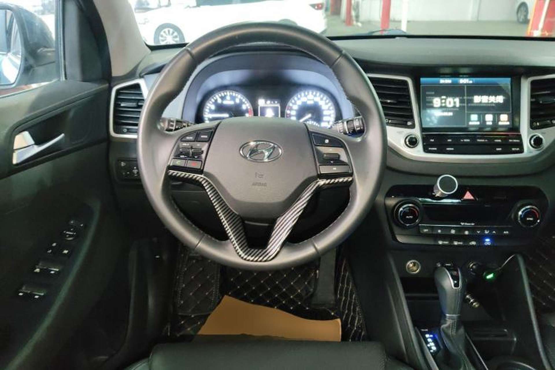 Used Hyundai Tucson 2018 1.6T Dual-Clutch Two-Wheel Drive 15th Anniversary Special Edition Steering Wheel
