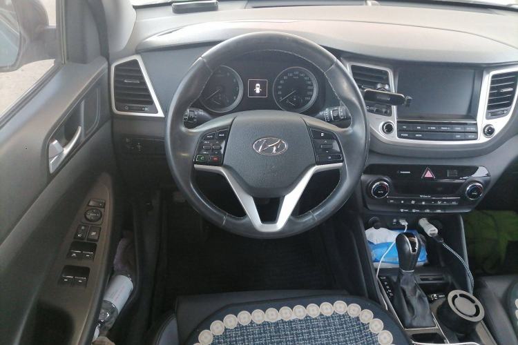 Used Hyundai Tucson 2018 1.6T Dual-Clutch Two-Wheel Drive 15th Anniversary Special Edition Steering Wheel