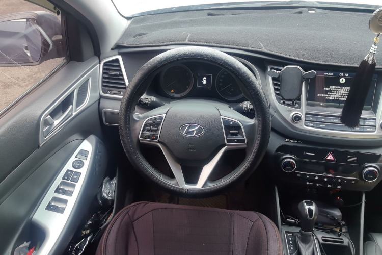 Used Hyundai Tucson 2018 1.6T Dual-Clutch Two-Wheel Drive 15th Anniversary Special Edition Steering Wheel