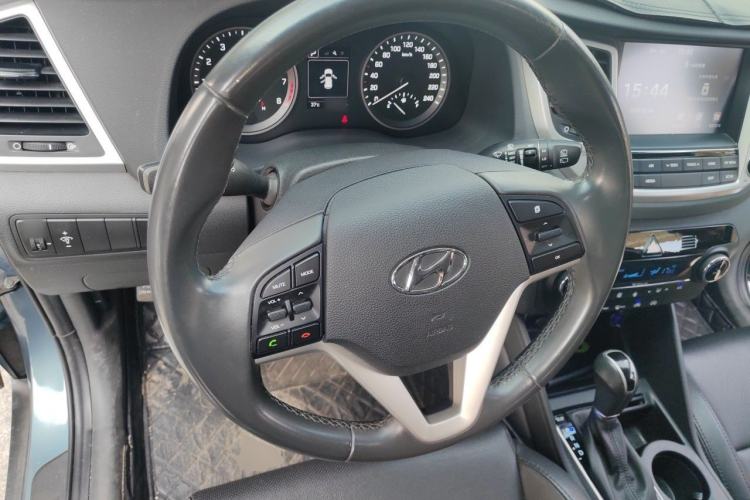Used Hyundai Tucson 2018 1.6T Dual-Clutch Two-Wheel Drive 15th Anniversary Special Edition Steering Wheel