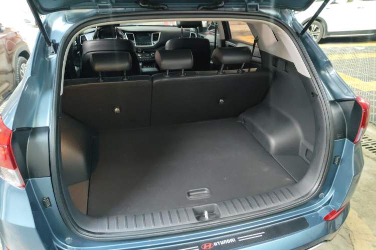 Used Hyundai Tucson 2018 1.6T Dual-Clutch Two-Wheel Drive 15th Anniversary Special Edition Trunk