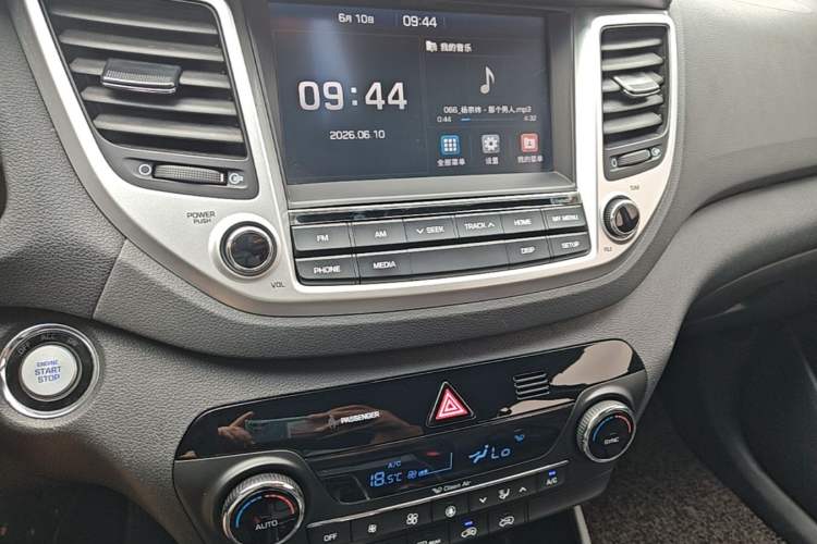 Used Hyundai Tucson 2018 1.6T Dual-Clutch Two-Wheel Drive 15th Anniversary Special Edition Audio And AC Panel