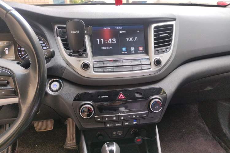 Used Hyundai Tucson 2018 1.6T Dual-Clutch Two-Wheel Drive 15th Anniversary Special Edition Audio And AC Panel