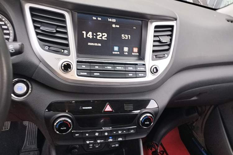 Used Hyundai Tucson 2018 1.6T Dual-Clutch Two-Wheel Drive 15th Anniversary Special Edition Audio And AC Panel