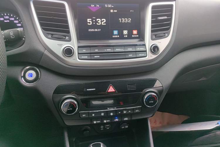 Used Hyundai Tucson 2018 1.6T Dual-Clutch Two-Wheel Drive 15th Anniversary Special Edition Audio And AC Panel