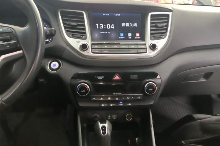 Used Hyundai Tucson 2018 1.6T Dual-Clutch Two-Wheel Drive 15th Anniversary Special Edition Audio And AC Panel