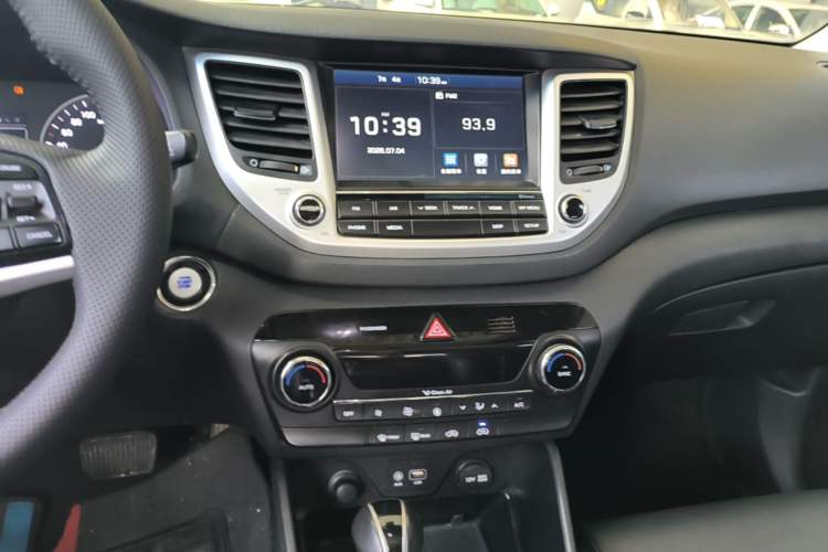 Used Hyundai Tucson 2018 1.6T Dual-Clutch Two-Wheel Drive 15th Anniversary Special Edition Audio And AC Panel