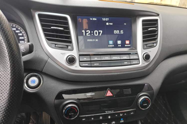 Used Hyundai Tucson 2018 1.6T Dual-Clutch Two-Wheel Drive 15th Anniversary Special Edition Audio And AC Panel