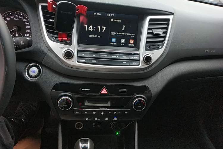Used Hyundai Tucson 2018 1.6T Dual-Clutch Two-Wheel Drive 15th Anniversary Special Edition Audio And AC Panel