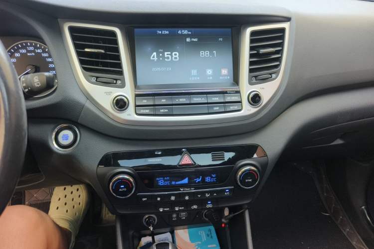 Used Hyundai Tucson 2018 1.6T Dual-Clutch Two-Wheel Drive 15th Anniversary Special Edition Audio And AC Panel