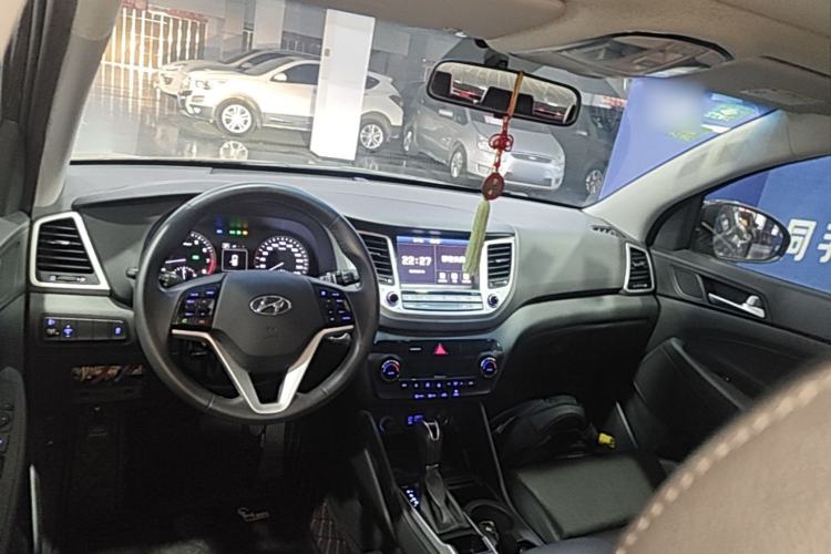 Used Hyundai Tucson 2018 1.6T Dual-Clutch Two-Wheel Drive 15th Anniversary Special Edition Center Console