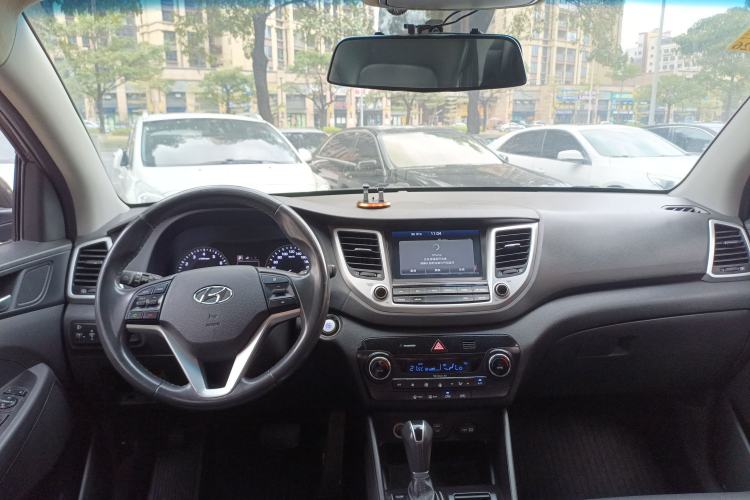 Used Hyundai Tucson 2018 1.6T Dual-Clutch Two-Wheel Drive 15th Anniversary Special Edition Center Console