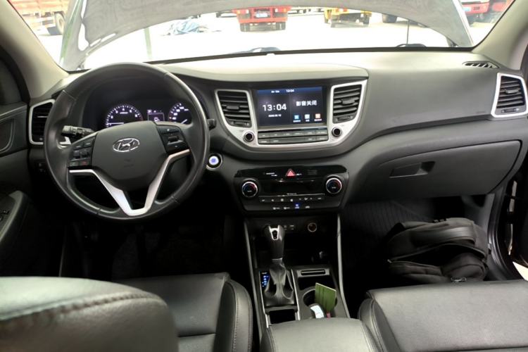 Used Hyundai Tucson 2018 1.6T Dual-Clutch Two-Wheel Drive 15th Anniversary Special Edition Center Console
