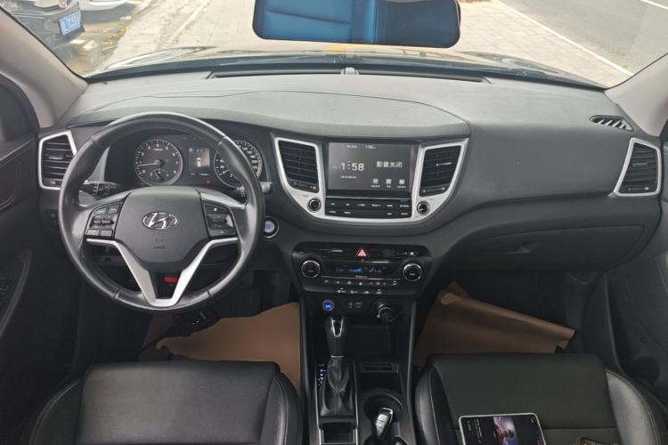 Used Hyundai Tucson 2018 1.6T Dual-Clutch Two-Wheel Drive 15th Anniversary Special Edition Center Console