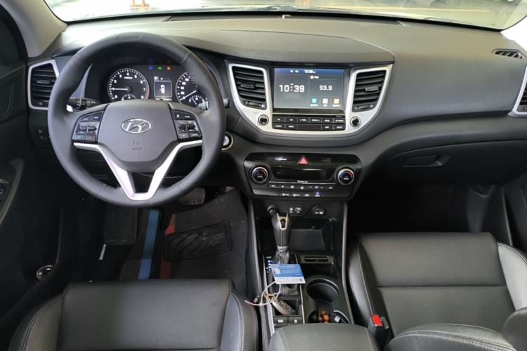 Used Hyundai Tucson 2018 1.6T Dual-Clutch Two-Wheel Drive 15th Anniversary Special Edition Center Console