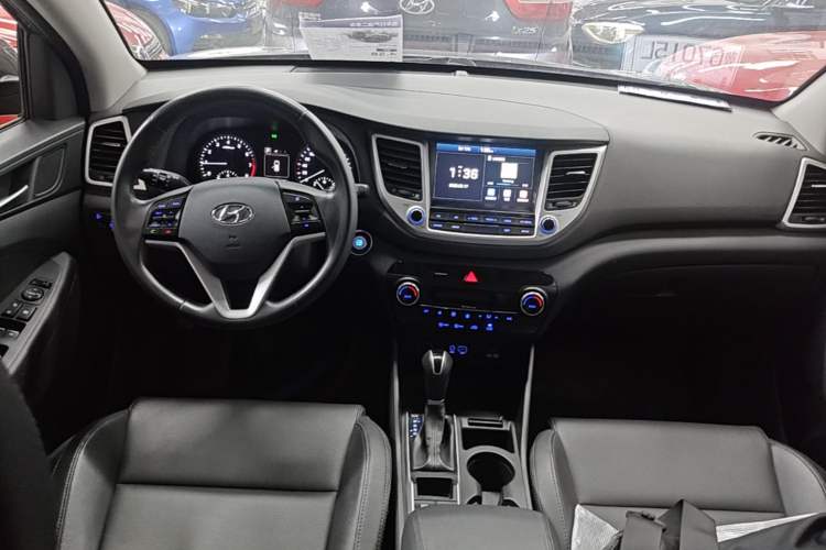Used Hyundai Tucson 2018 1.6T Dual-Clutch Two-Wheel Drive 15th Anniversary Special Edition Center Console