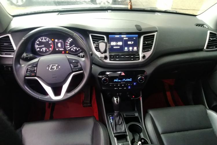 Used Hyundai Tucson 2018 1.6T Dual-Clutch Two-Wheel Drive 15th Anniversary Special Edition Center Console