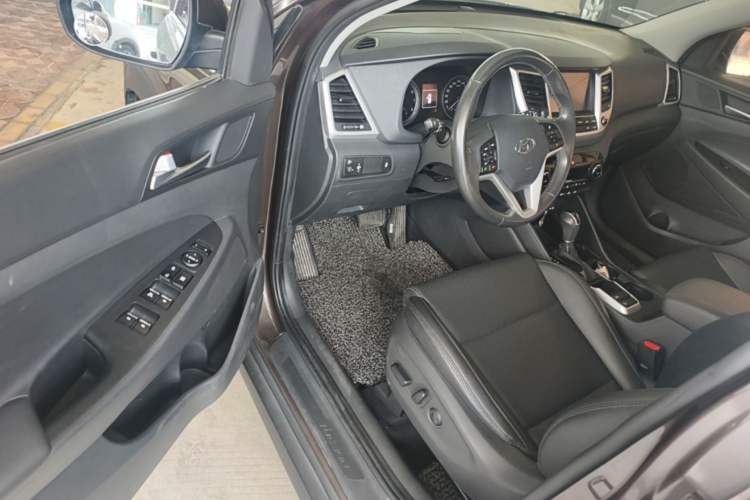 Used Hyundai Tucson 2018 1.6T Dual-Clutch Two-Wheel Drive 15th Anniversary Special Edition Driver Seat