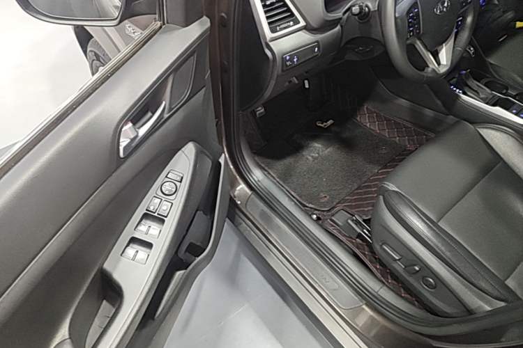 Used Hyundai Tucson 2018 1.6T Dual-Clutch Two-Wheel Drive 15th Anniversary Special Edition Driver Seat