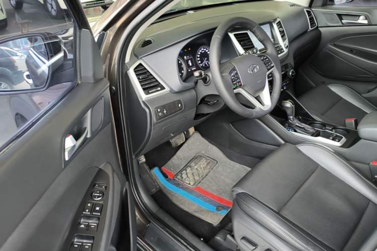 Used Hyundai Tucson 2018 1.6T Dual-Clutch Two-Wheel Drive 15th Anniversary Special Edition Driver Seat
