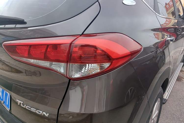 Used Hyundai Tucson 2018 1.6T Dual-Clutch Two-Wheel Drive 15th Anniversary Special Edition Exterior 3