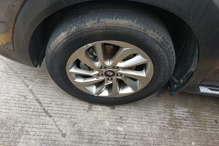 Used Hyundai Tucson 2018 1.6T Dual-Clutch Two-Wheel Drive 15th Anniversary Special Edition Exterior 4