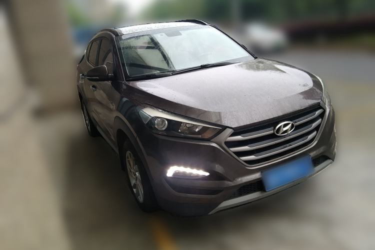Used Hyundai Tucson 2018 1.6T Dual-Clutch Two-Wheel Drive 15th Anniversary Special Edition Front Right 45 Deg