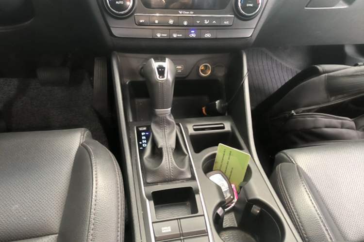 Used Hyundai Tucson 2018 1.6T Dual-Clutch Two-Wheel Drive 15th Anniversary Special Edition Gear Lever